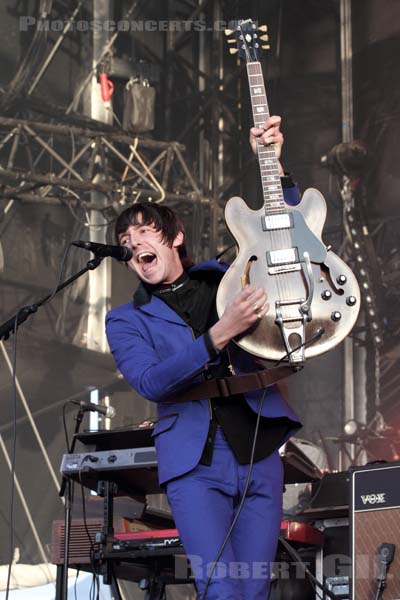 MILES KANE - 2012-06-22 - PARIS - Hippodrome de Longchamp - 